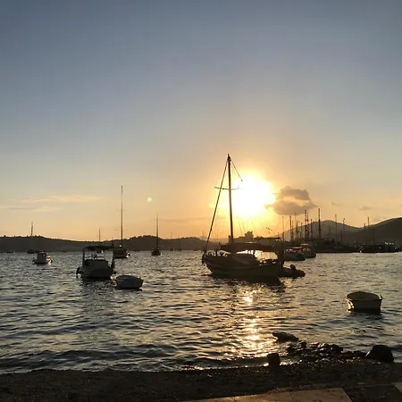 Villa Plaja Cok Yakin Tarihi Tas Ev Bodrum