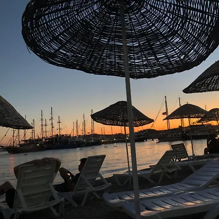 Plaja Cok Yakin Tarihi Tas Ev Вилла *